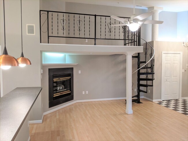 Building Photo - 3rd floor condo in the beautiful Whittier ...