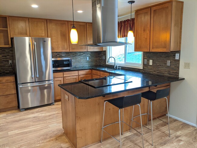 Building Photo - Beautiful 4-Bedroom, 2-Bath Plus Office In...