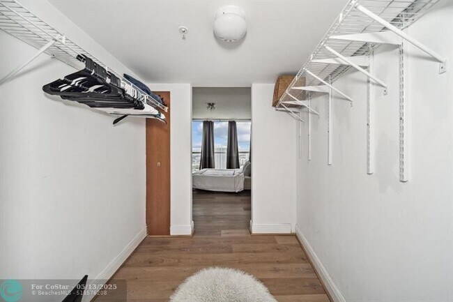 Building Photo - 1750 N Bayshore Dr