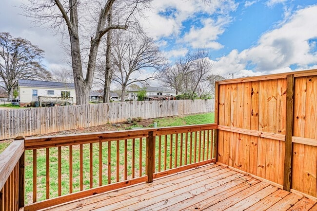 Building Photo - 231 Brooklane Ct