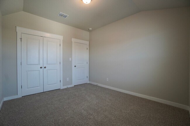 Building Photo - 136 Greinert Dr