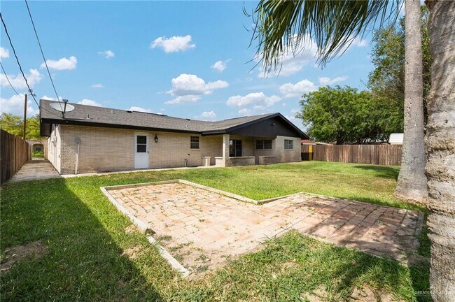 Building Photo - 2409 Camellia Ave