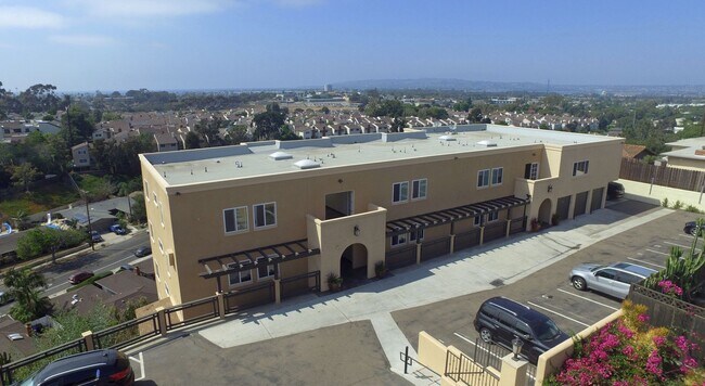 Building Photo - Gorgeous 2 Bed/2 Bath Point Loma Apartment - Views, W/D, Open Concept & More!
