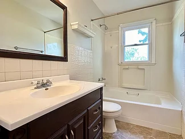 Building Photo - 5617 N 69th St