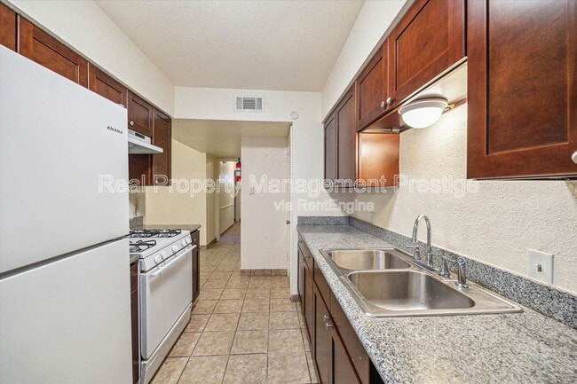 Building Photo - 3003 Falk Ct