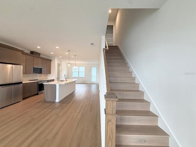 Building Photo - 1887 Pinecliff Dr