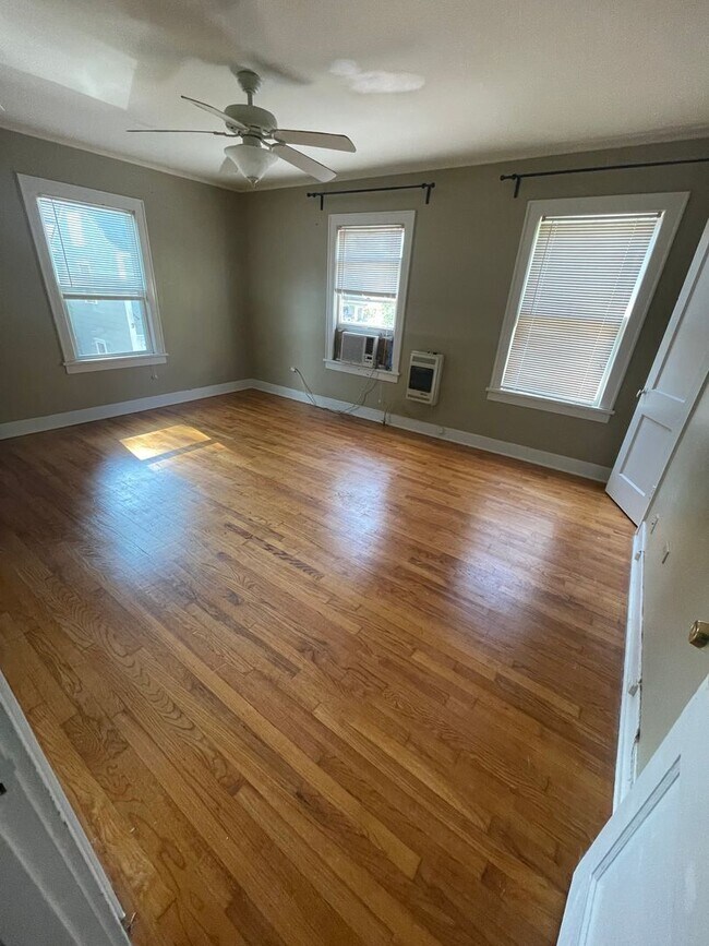 Building Photo - 2 Bedroom Apartment in Highland!