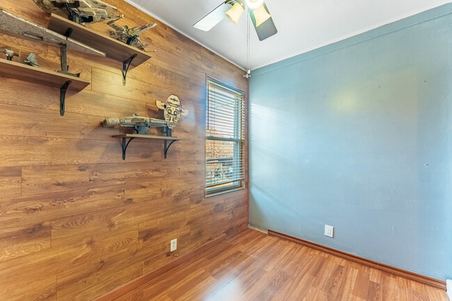 Building Photo - 1632 50th Ct