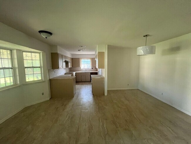 Building Photo - 1700 Standridge St