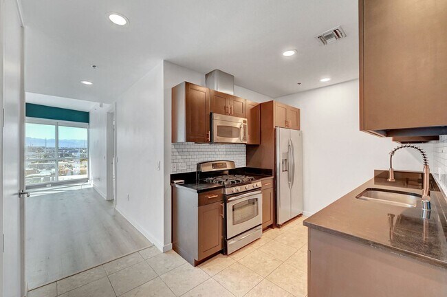 Building Photo - Panorama Towers Unit 602