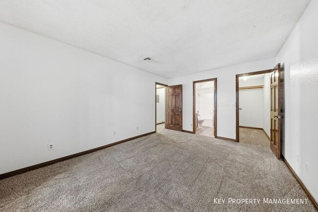 Building Photo - 1418 Santa Margarita St