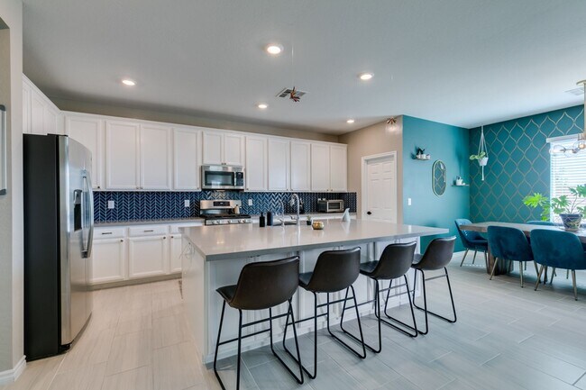Building Photo - Gated, 4bed + loft with Bedroom and Full bathroom downstairs. Skye Canyon
