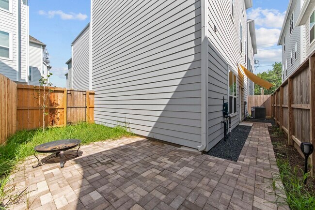 Building Photo - 623 Link Rd