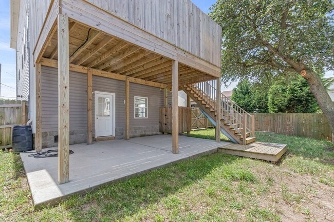 Building Photo - Willoughby Beach