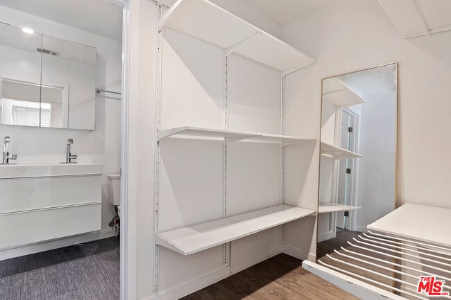 Building Photo - 3729 Reklaw Dr