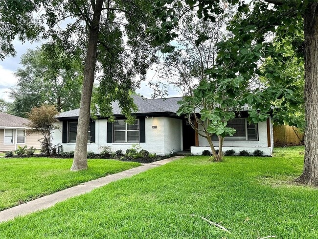 Building Photo - 4833 Hazelton St