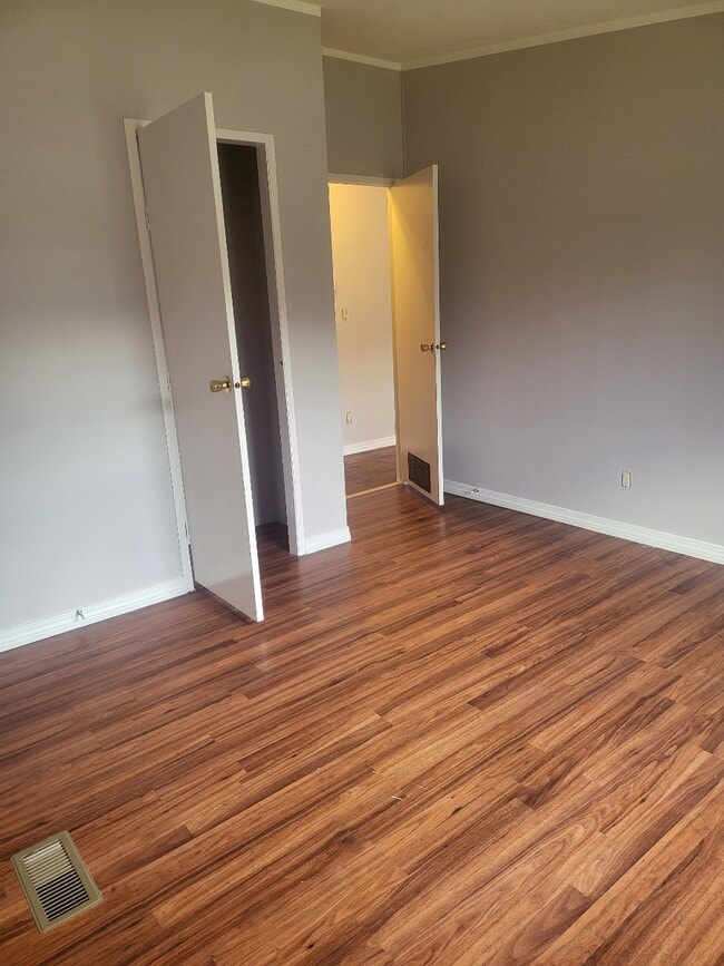 Building Photo - Pecan View