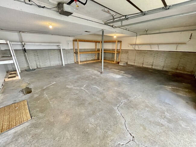 Building Photo - 105 Colony Dr