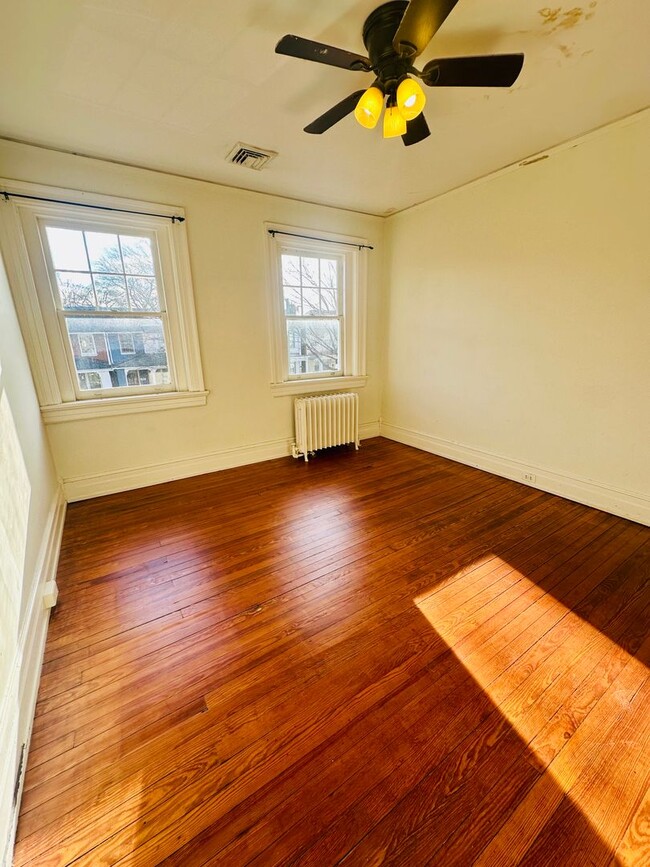 Building Photo - Charming 3bdrm/1.5bth Home Conveniently Located in Richmond's Carytown Area w/Private Balcony!!