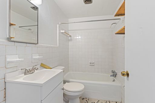 Building Photo - Comfortable & Convenient 1-Bedroom Apartment in Prime Lynchburg Location!