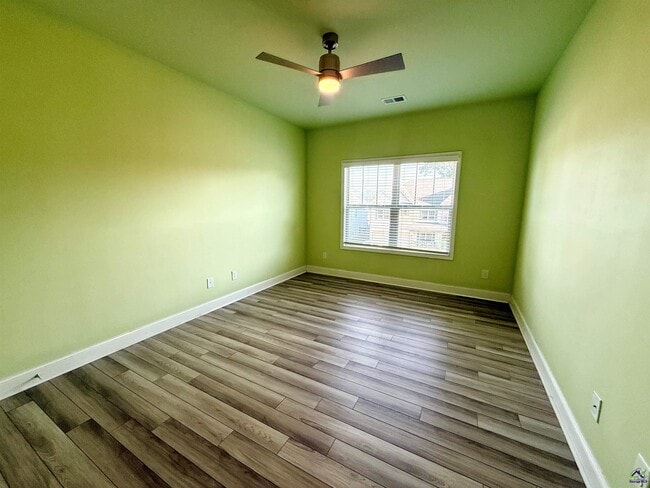 Building Photo - 108 W Haven Dr