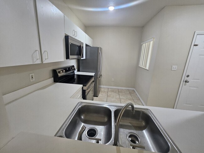 Building Photo - 13216 Villa Vista Dr