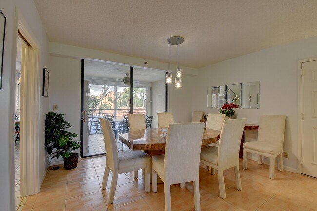 Building Photo - 7194 Promenade Dr