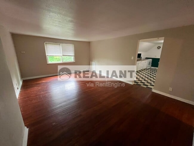 Building Photo - 2380 N Ft Thomas Ave