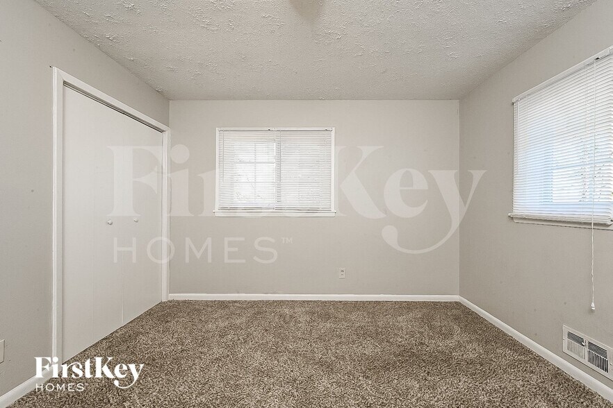 Building Photo - 2216 Clanton Terrace