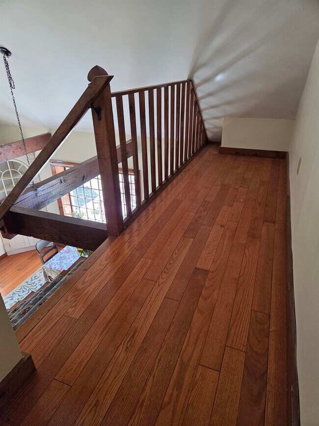 Building Photo - 43 Casalis Rd