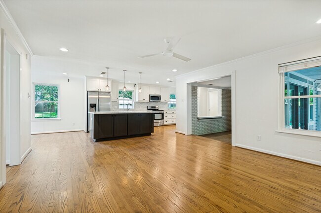 Building Photo - 7105 Bennington Dr
