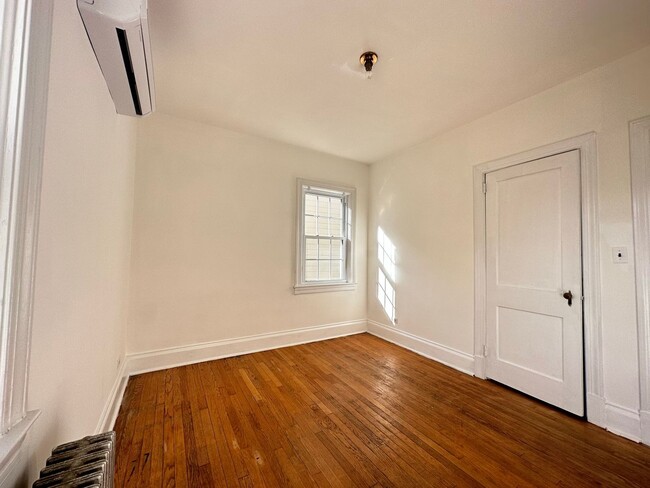 Building Photo - 122 Summit St