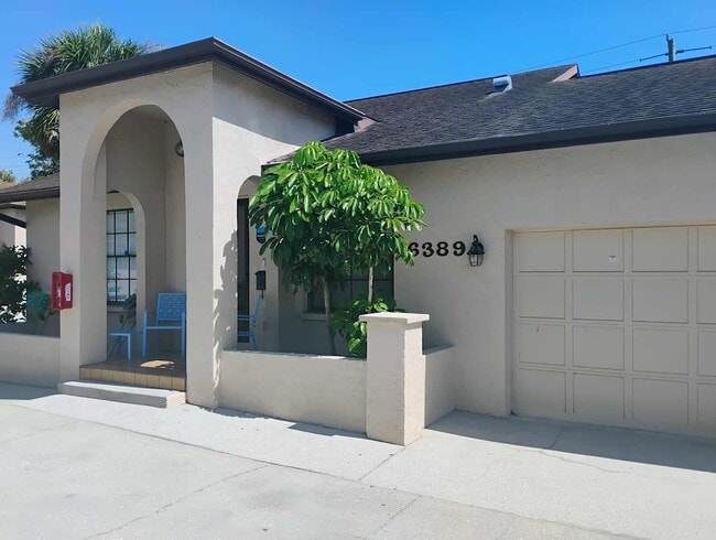 Building Photo - 6391 Gateway Ave