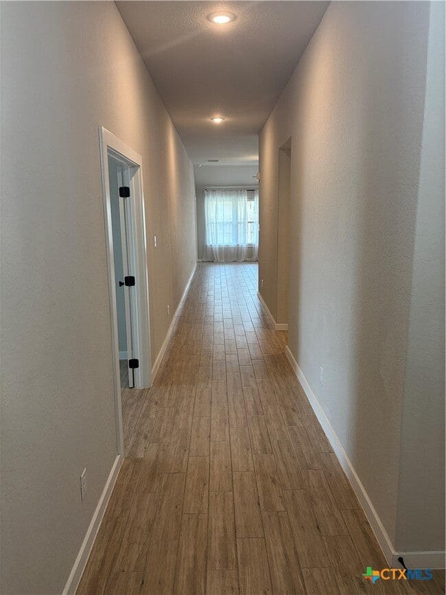 Building Photo - 1100 RIVER WOOD