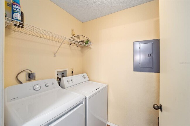 Building Photo - 3705 SW 27th St
