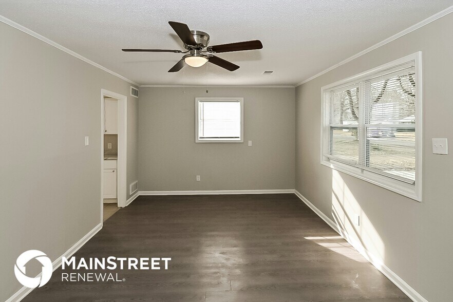 Building Photo - 1058 Avon Rd