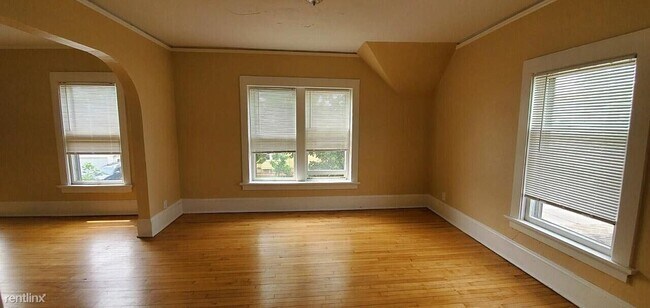Building Photo - 2 br, 1 bath Duplex - 2202 North 55th Stre...