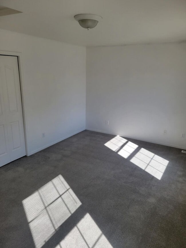 Building Photo - 3305 Laredo Dr
