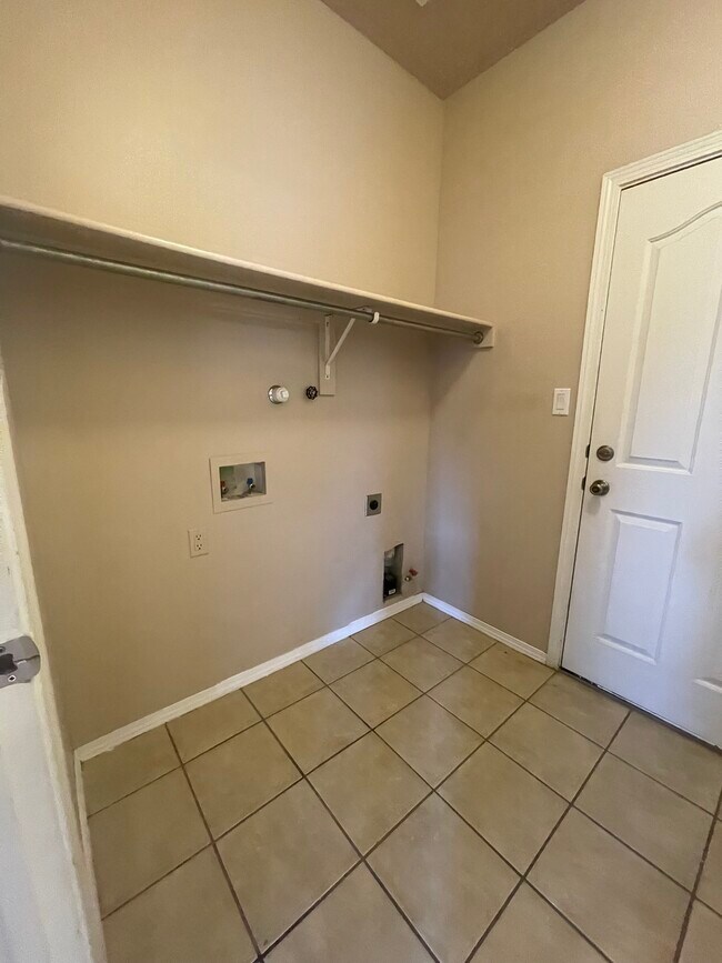 Building Photo - 919 Molten Pl NW