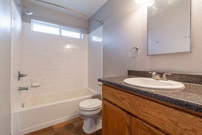 Master Bath - 3814 S Laura Way