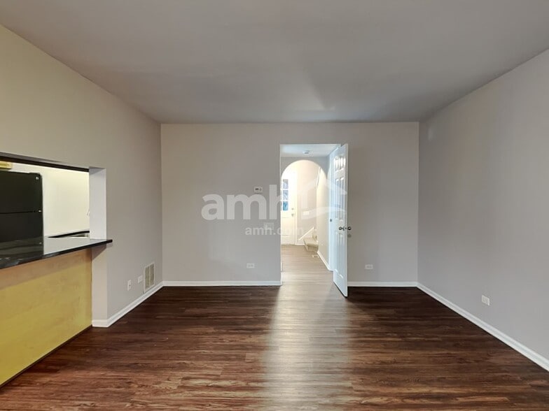 Building Photo - 205 Port Royal Cir