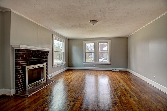 Building Photo - 824 Hamrick St