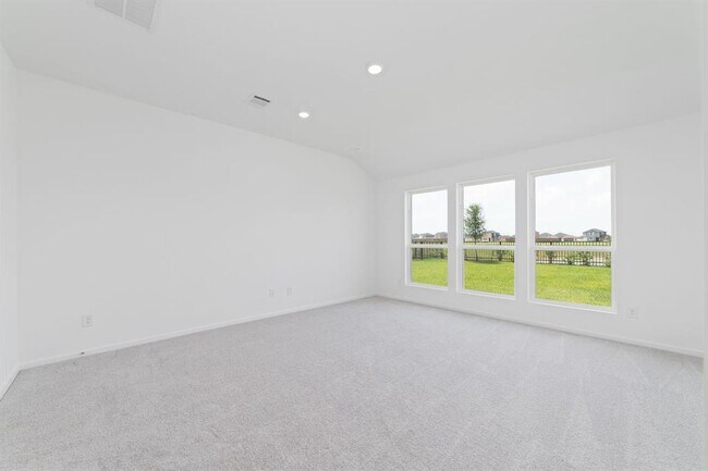 Building Photo - 27619 Village Cir Dr