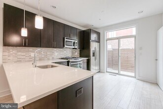Building Photo - Northern Liberties Townhome with 2 Car Parking