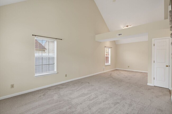 Building Photo - Hampton’s Westview Lakes