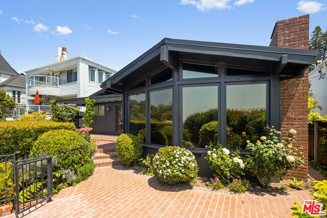 Building Photo - 117 Ocean Way