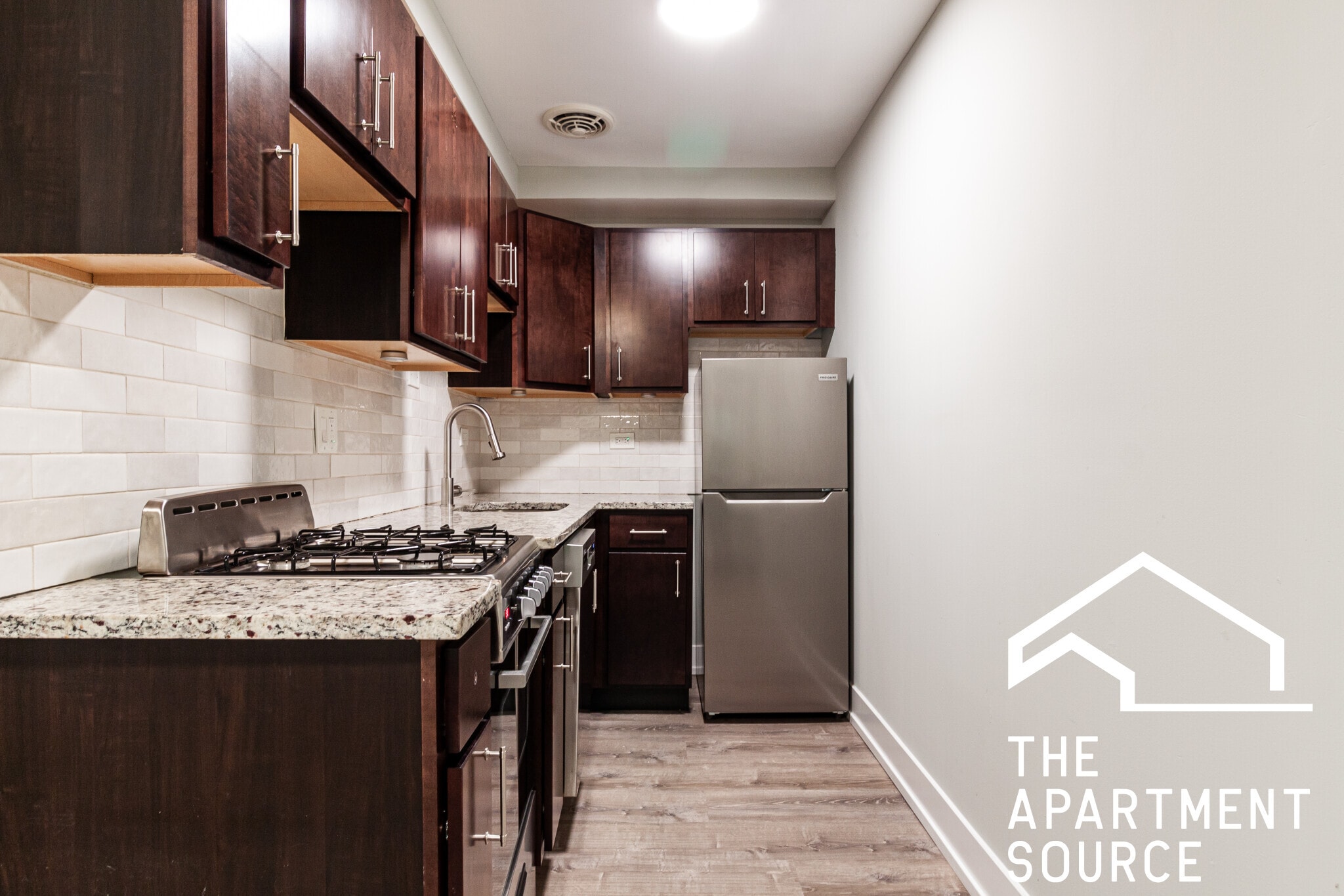 Building Photo - 454 W Barry Ave