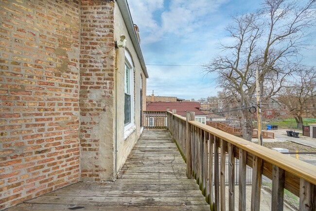 Building Photo - 6649 S Rhodes Ave