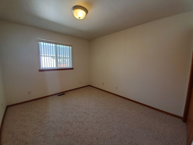 Building Photo - 810 S Dawes St