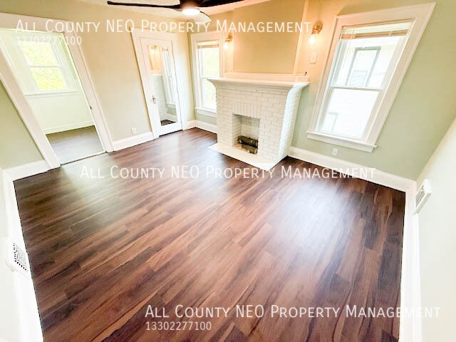 Building Photo - 126 E Mapledale Ave